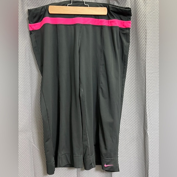 Womens Nike capri workout pants - Picture 1 of 3
